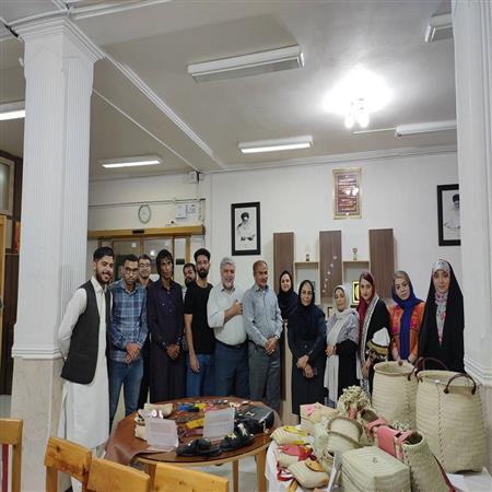 نمایشگاه صنایع دستی حصیر بافی بومی وحمایت از کسب و کار خانگی