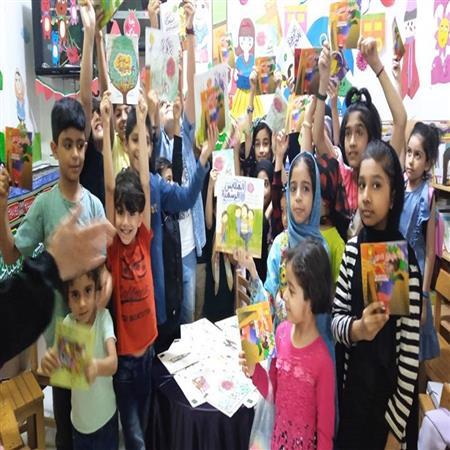 اهدای کتاب به کودکان فعال کتابخانه،از طرف سرکار خانم کریمی